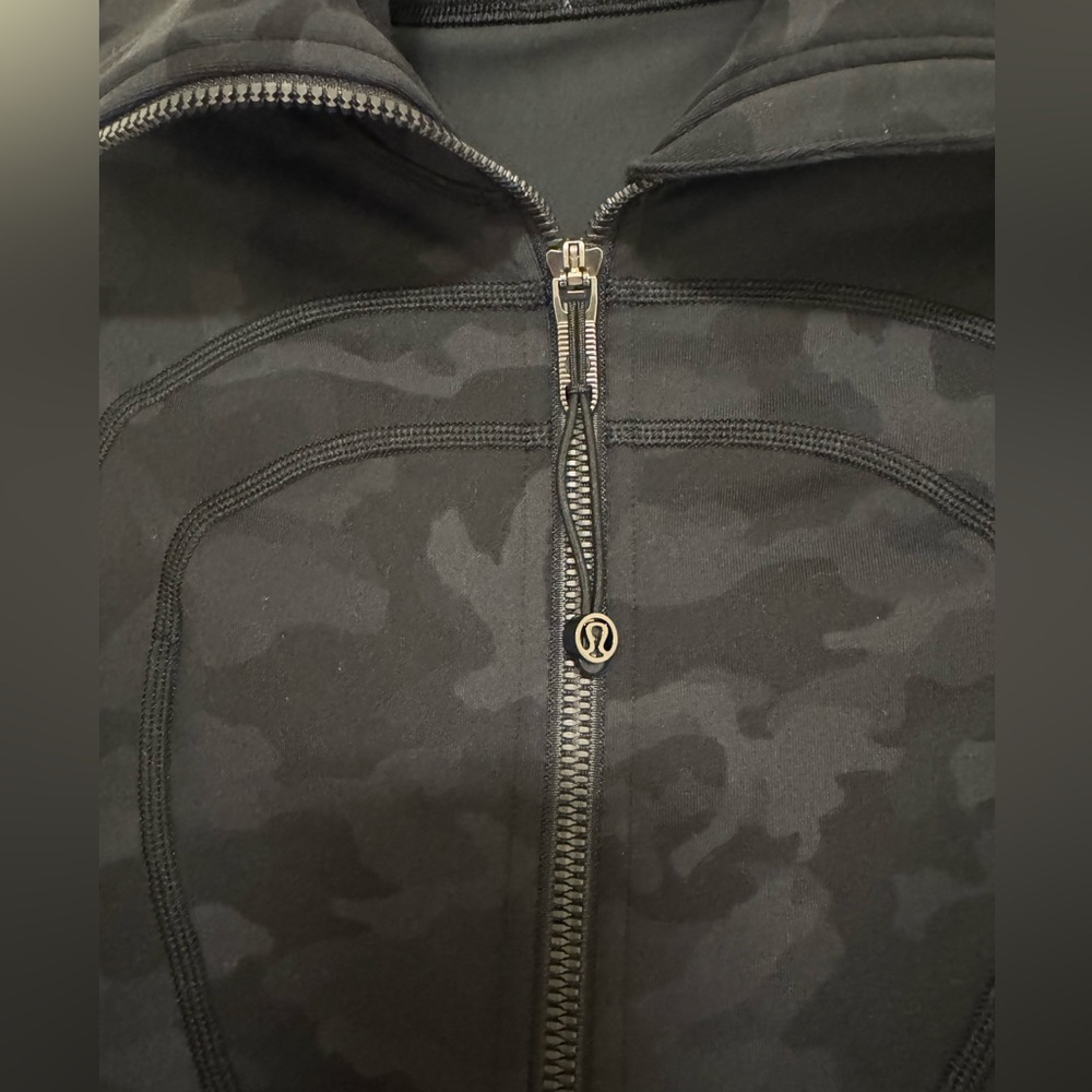 Lululemon In Stride Jacket in Incognito Black Camo - Picture 5 of 6